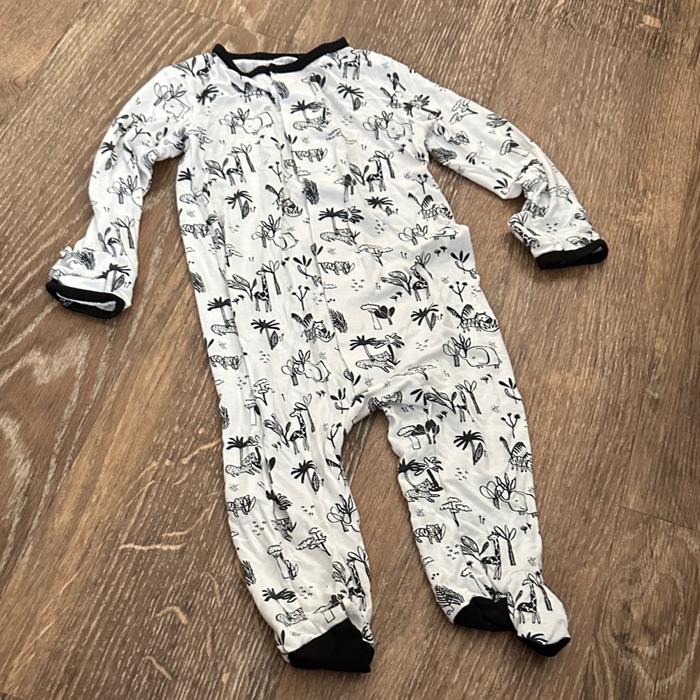 Magnetic Me black and white One Piece